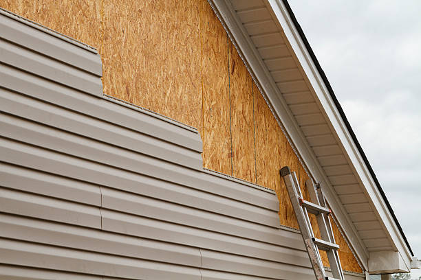Professional Siding Contractor technician working in Martinsville, OH